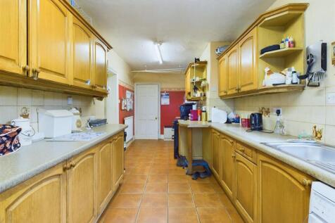 Kitchen: