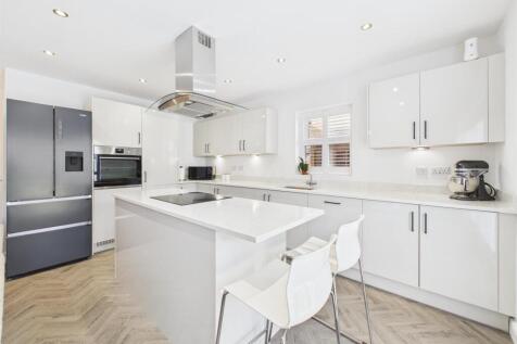 Open plan kitchen/dining/living: