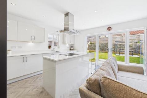Open plan kitchen/dining/living: