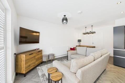 Open plan kitchen/dining/living: