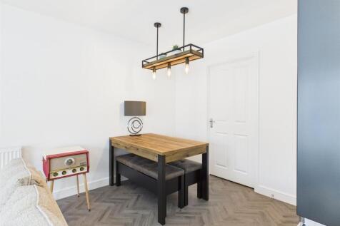 Open plan kitchen/dining/living: