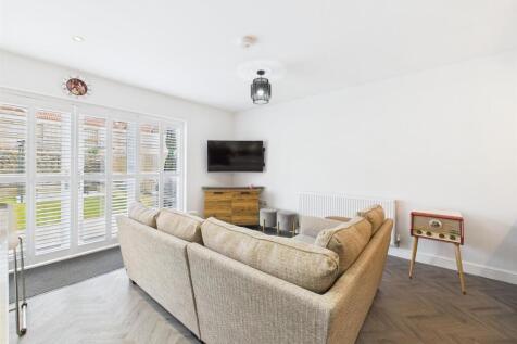 Open plan kitchen/dining/living: