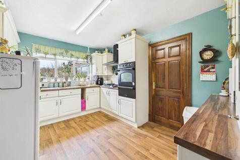 Kitchen: