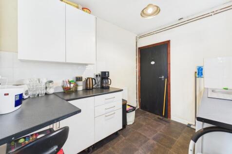 Kitchen: