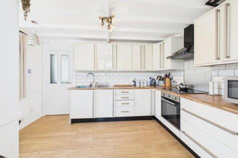 Kitchen: