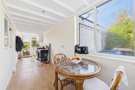 Kitchen: