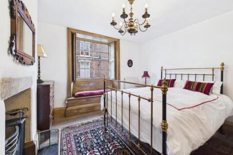 Bedroom: