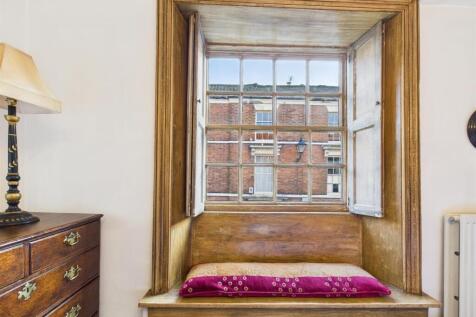 Bedroom: