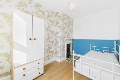 Bedroom:
