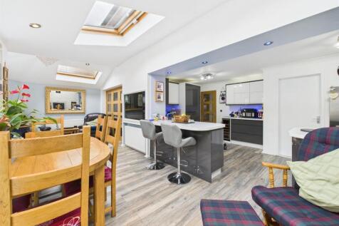 Kitchen: