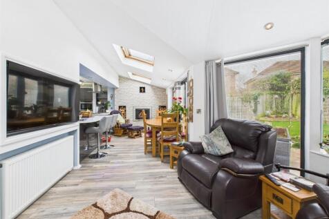 Sitting/dining area: