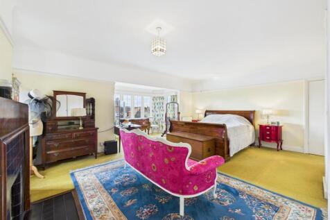 Bedroom:
