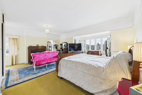 Bedroom: