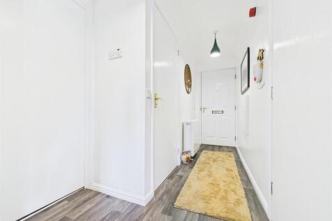 Private entrance: