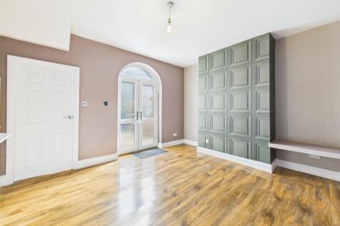 Dining room: