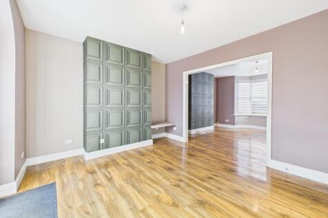 Dining room: