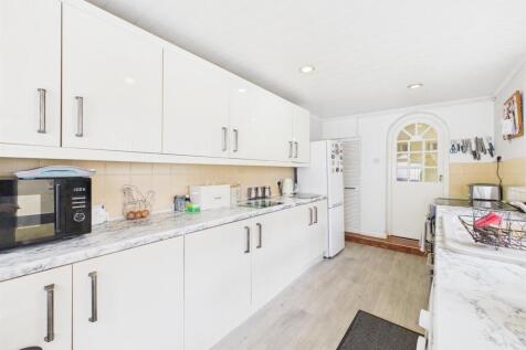 Kitchen: