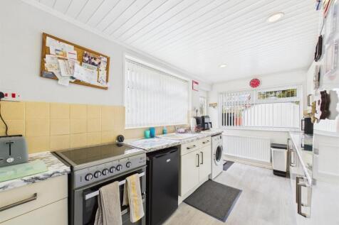 Kitchen: