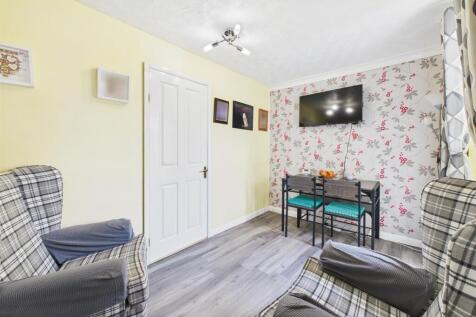 Dining/ sitting room: