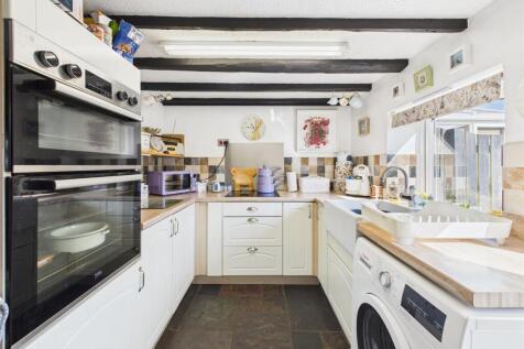 Kitchen: