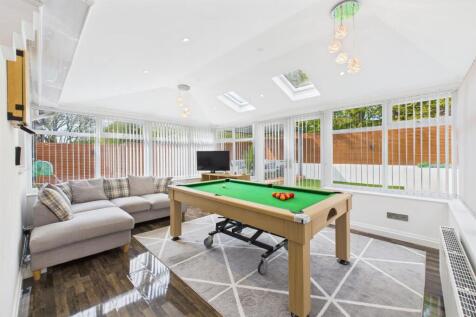 Sitting/ games room: