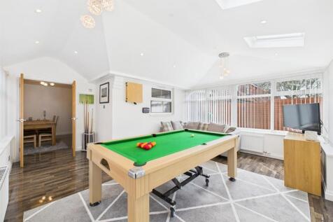 Sitting/ games room: