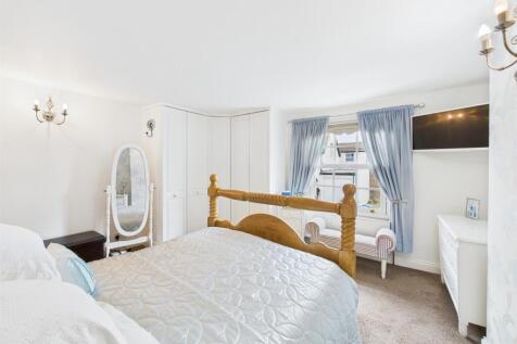 Bedroom: