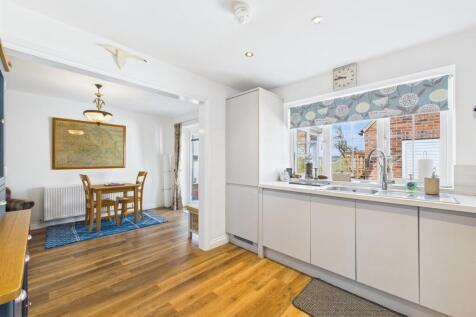 Kitchen: