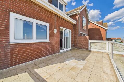 Outer balcony: