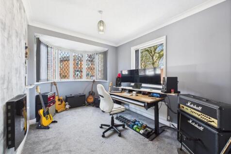 Bedroom: