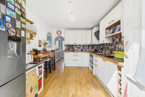 Kitchen: