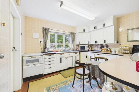 Kitchen: