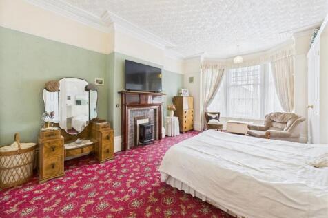 Bedroom: