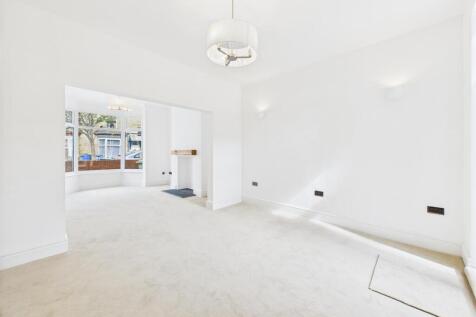 Dining room: