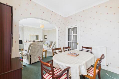 Lounge/diner: