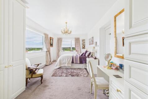 Bedroom: