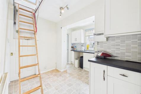 Kitchen: