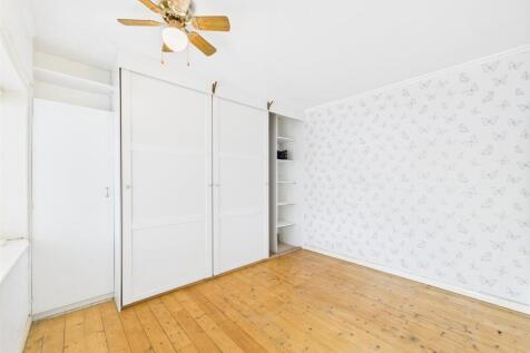 Bedroom:
