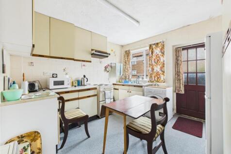 Kitchen: