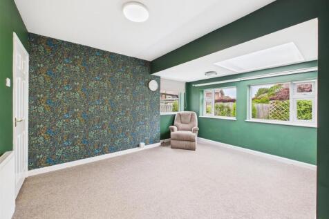 Dining room: