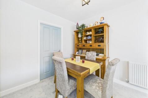 Kitchen/dining/living:
