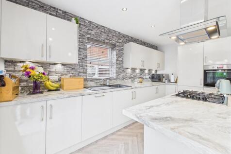 Kitchen/dining/living: