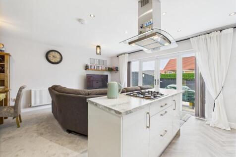 Kitchen/dining/living: