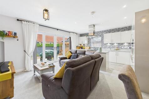 Kitchen/dining/living:
