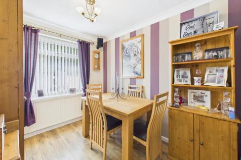 Dining room:
