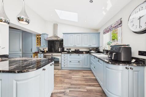 Kitchen: