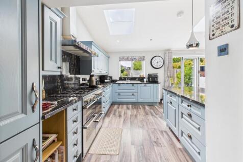 Kitchen: