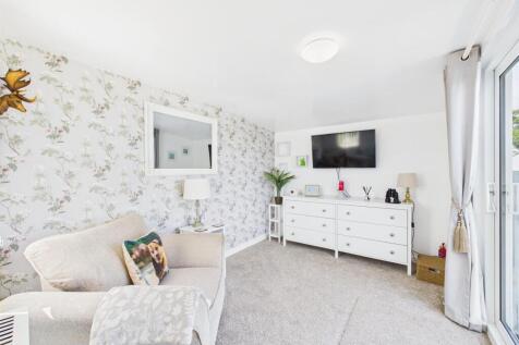 Bedroom/sitting room: