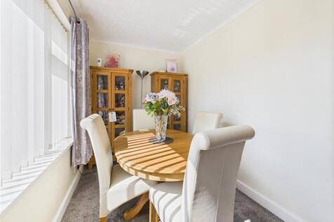 Lounge/diner: