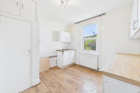 Kitchen: